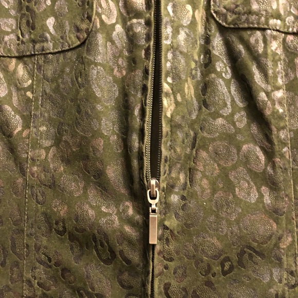 Leopard Print Blazer in a Shimmering Green Pattern by Toni Morgan - Picture 2 of 11